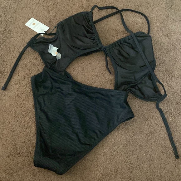 Nwt- shade shore extra cheeky one piece swim suit. 34C - Picture 5 of 10